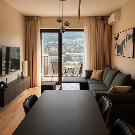 Diamond Centre - Mountain View , Free Parking *