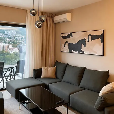 Diamond Centre - Mountain View , Free Parking Apartament